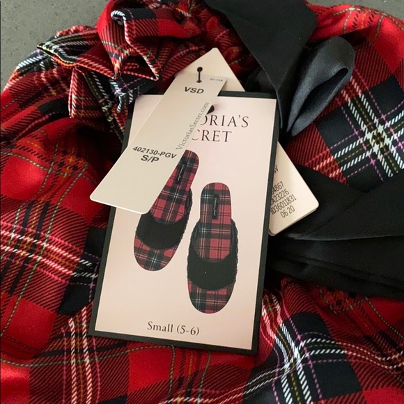 Victoria’s Secret Signature Satin Slippers Red Plaid / Size Small 5-6 - Picture 3 of 8